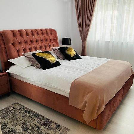 Luxury Queen Кымпулунг-Молдовенеск Экстерьер фото
